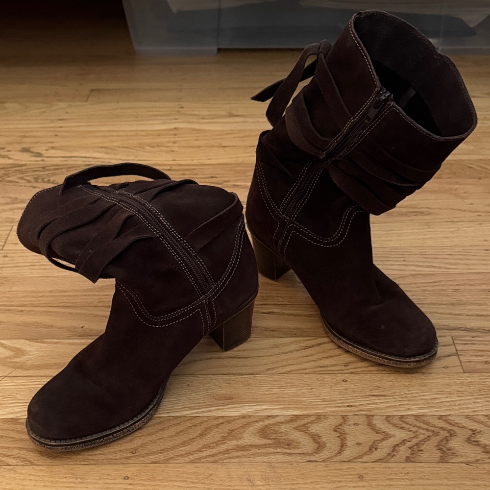 Elegant Dark Brown Heeled Boots